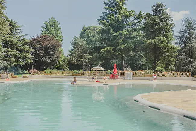 vista della location Ayland Milano con piscina